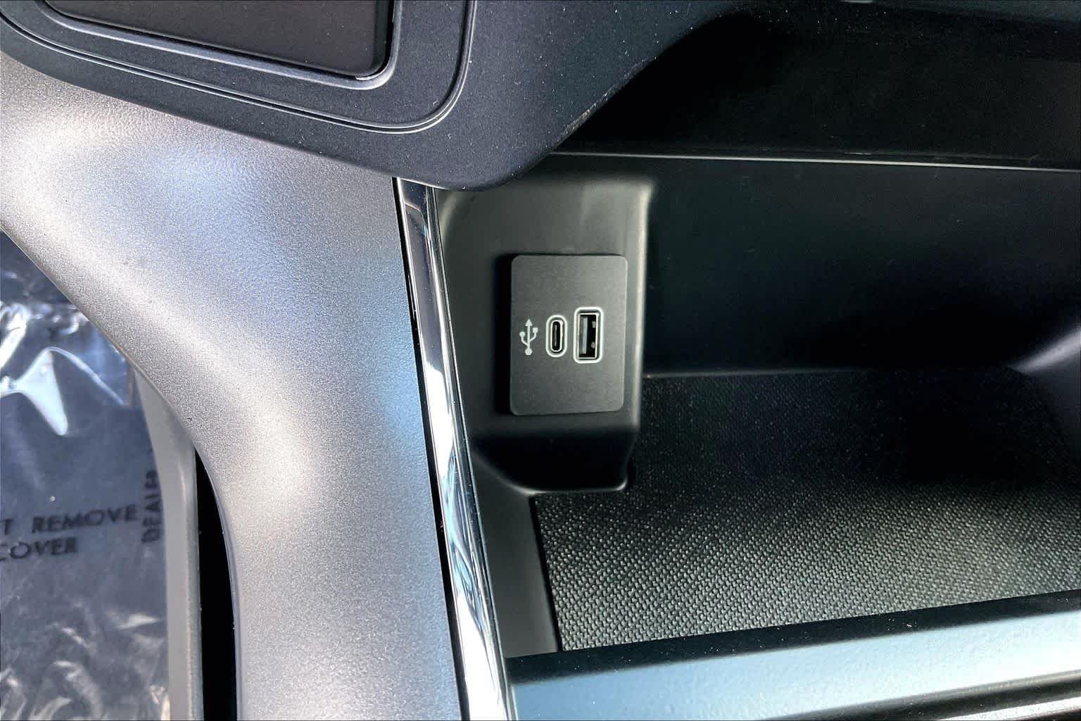 New 2026 Agate Black Metallic Ford XLT image 15