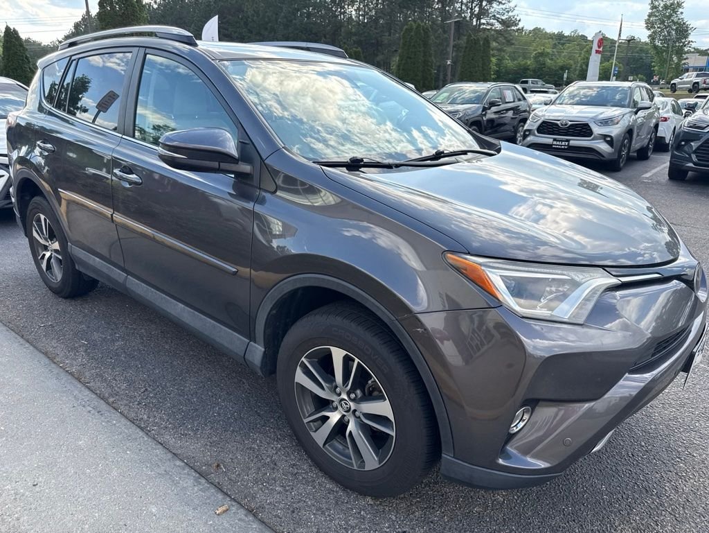 2017 Toyota RAV4 XLE's photo