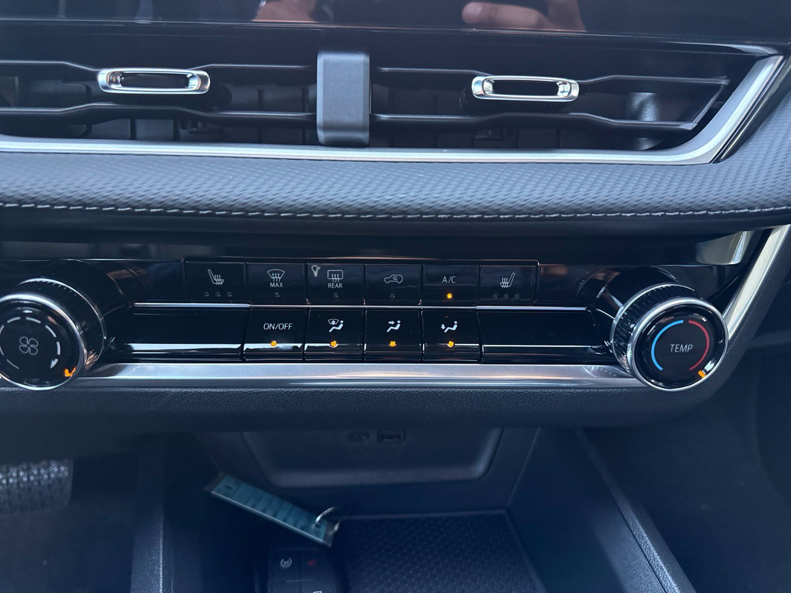2027 Chevrolet Equinox LT - Photo 23
