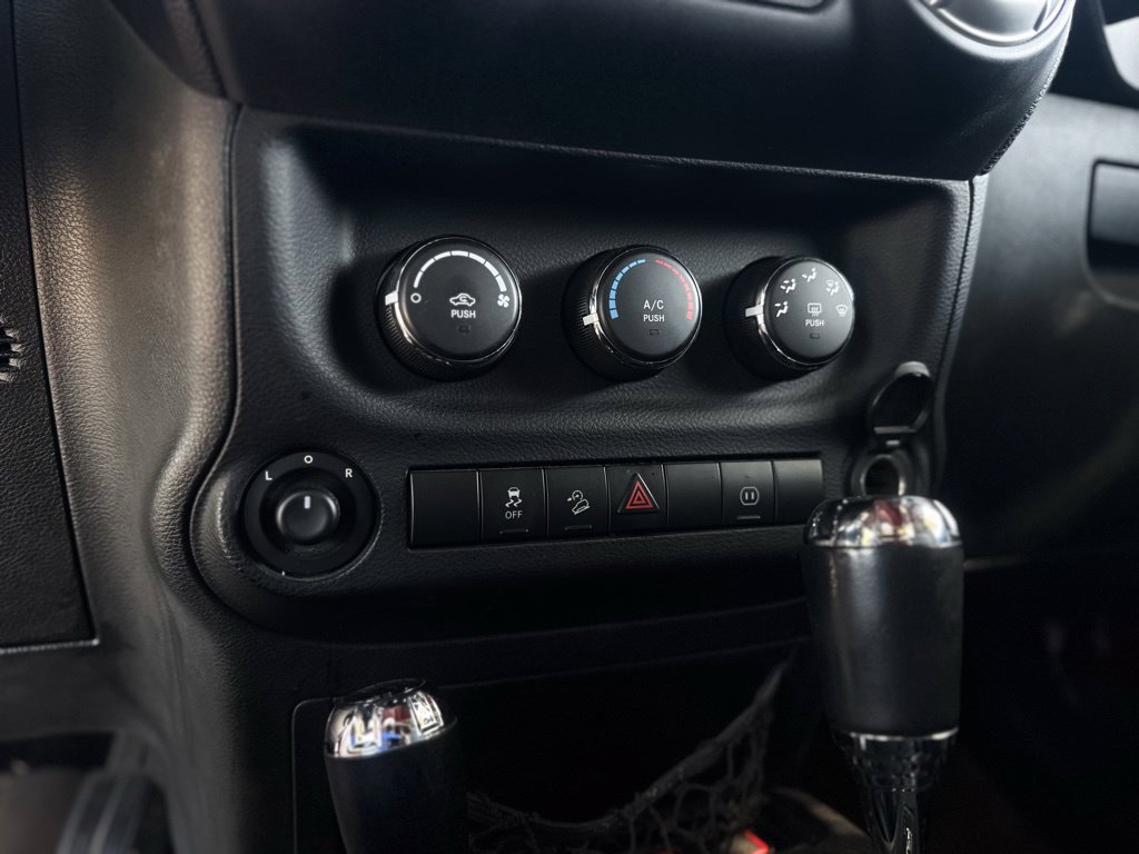 Used 2012 Red Jeep Sahara image 10