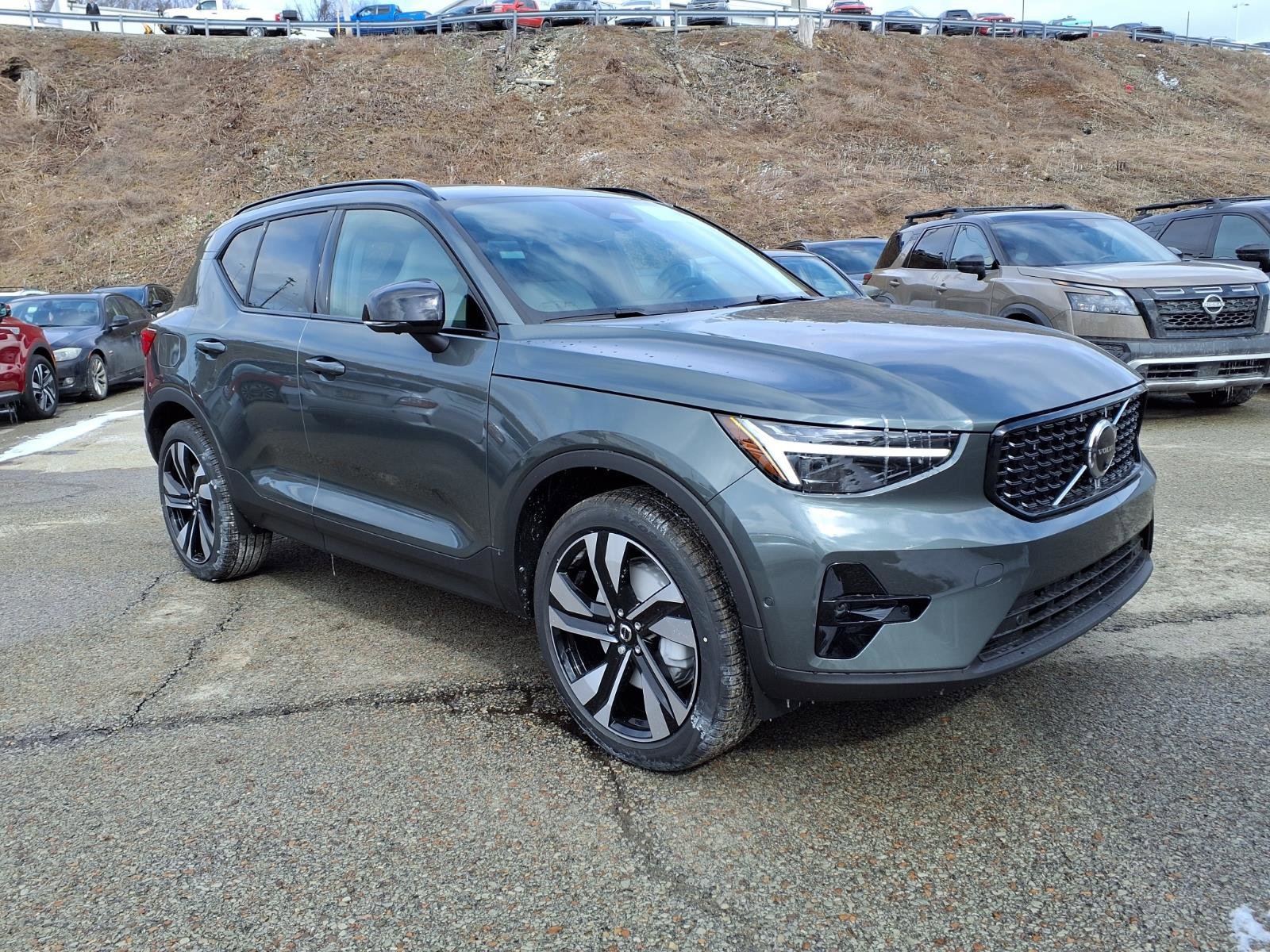 2026 Volvo XC40 B5 Ultra Dark AWD's photo