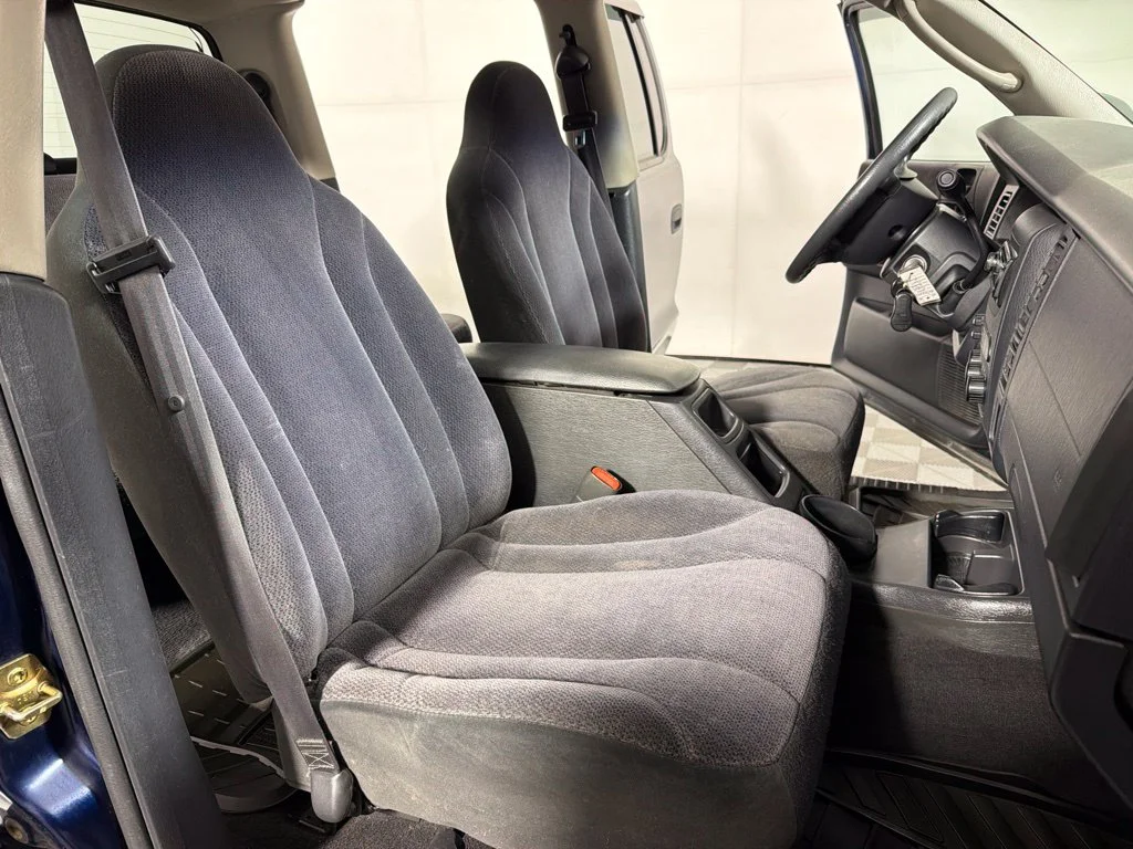 Used 2001  Dodge Sport image 21
