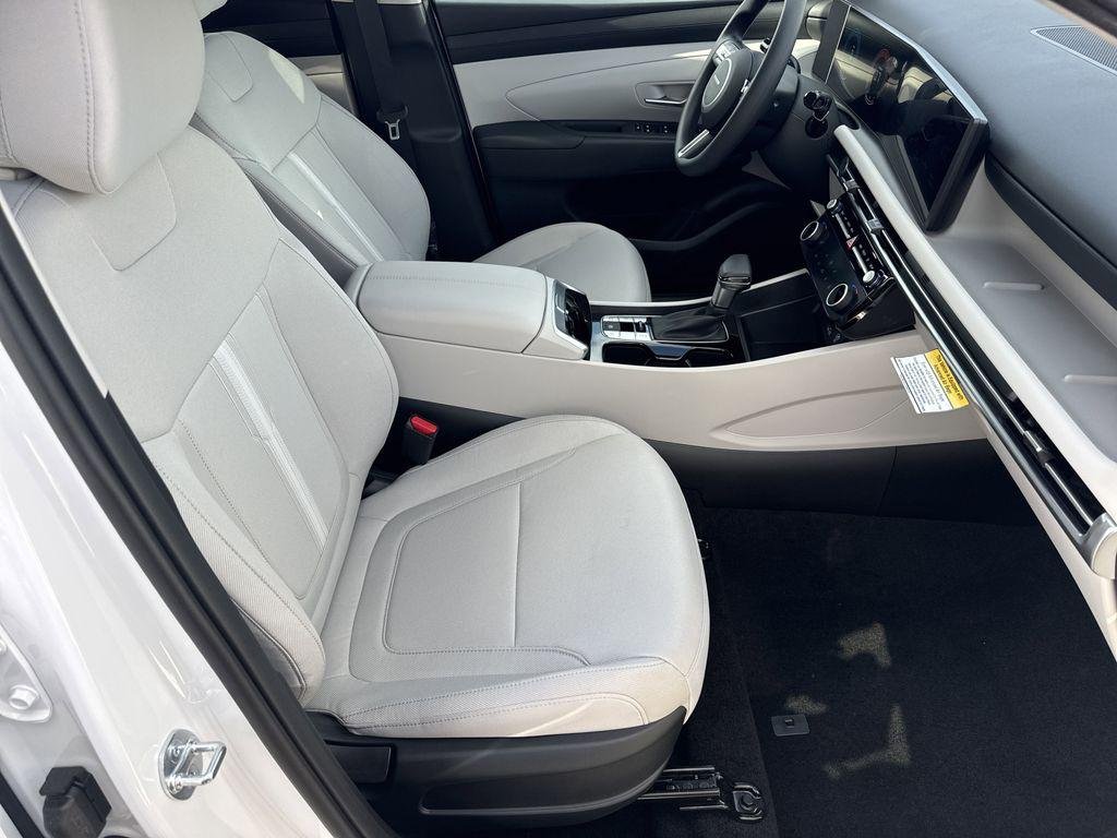 New 2026 White Hyundai SEL FWD image 12