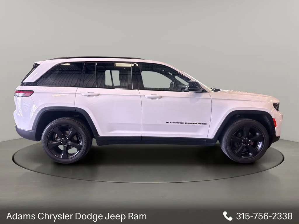 Used 2023 White Jeep Altitude X image 5