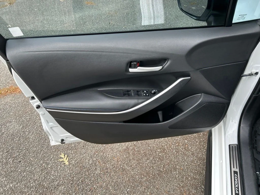 Used 2022 White Toyota SE image 12