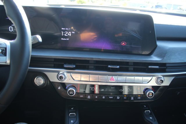 Used 2025 Black Kia EX X-Line image 4