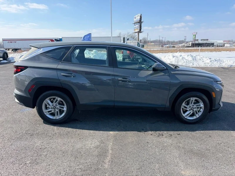 Certified Used 2025 Hampton Gray Hyundai SE image 4