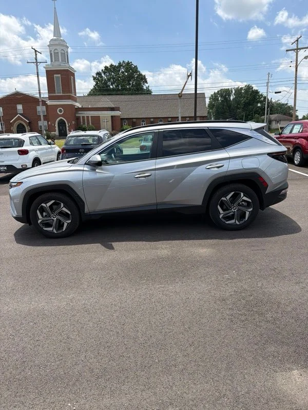 Used 2023 Silver Hyundai SEL image 3