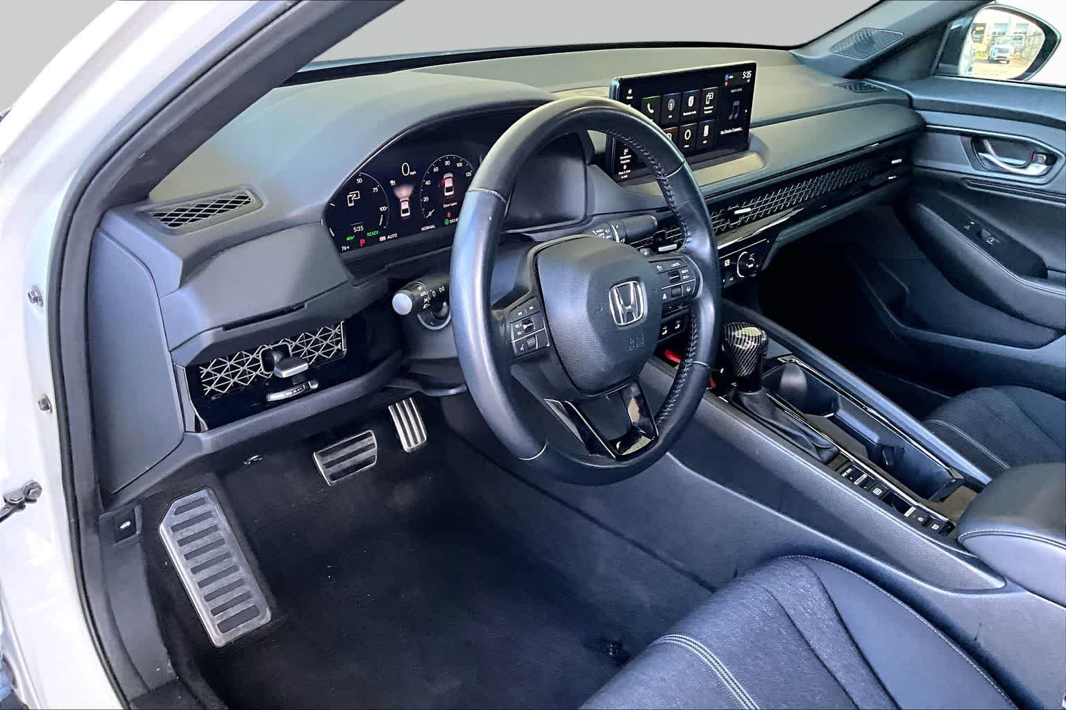 Used 2023 Platinum White Pearl Honda Sport image 18