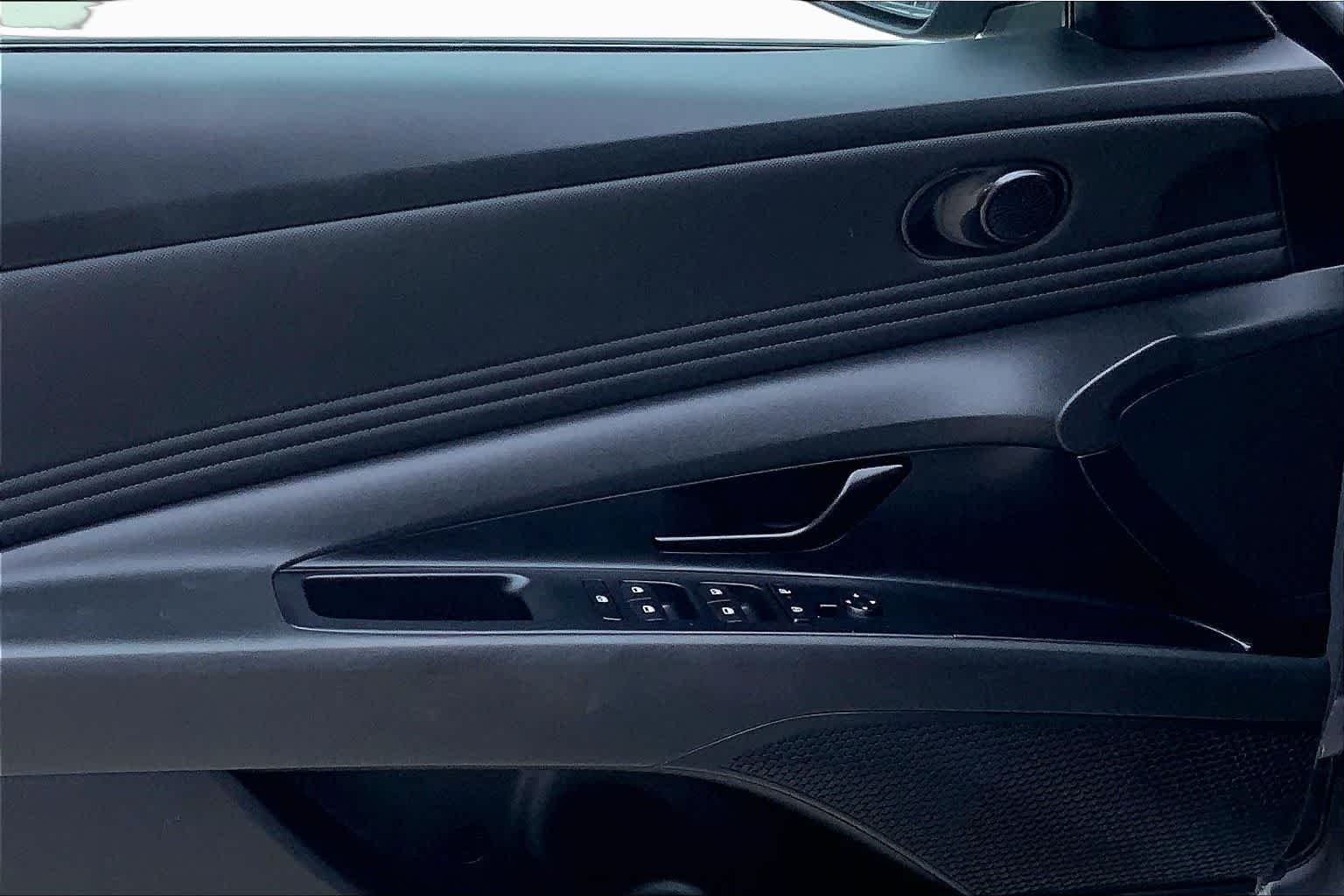 2025 Hyundai Elantra SEL - Photo 22