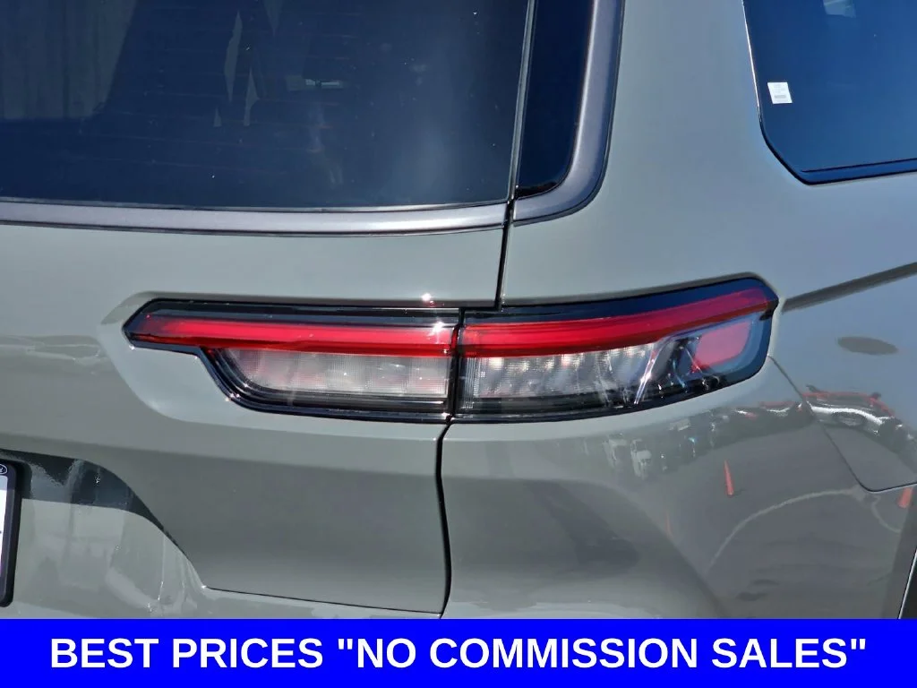 New 2027 Sting-Gray Clearcoat Jeep Laredo Altitude image 42
