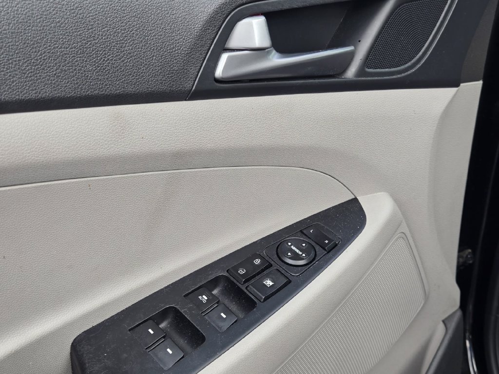 Used 2016 Gray Hyundai Sport image 21