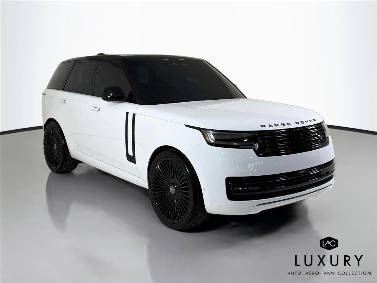 Used 2025 Fuji White Land Rover SE | 24