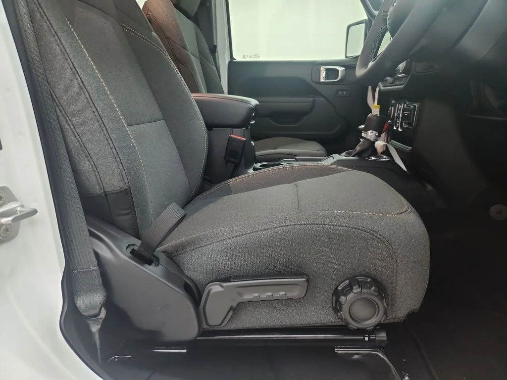 New 2026 Bright White Clearcoat Jeep Sport RHD image 19