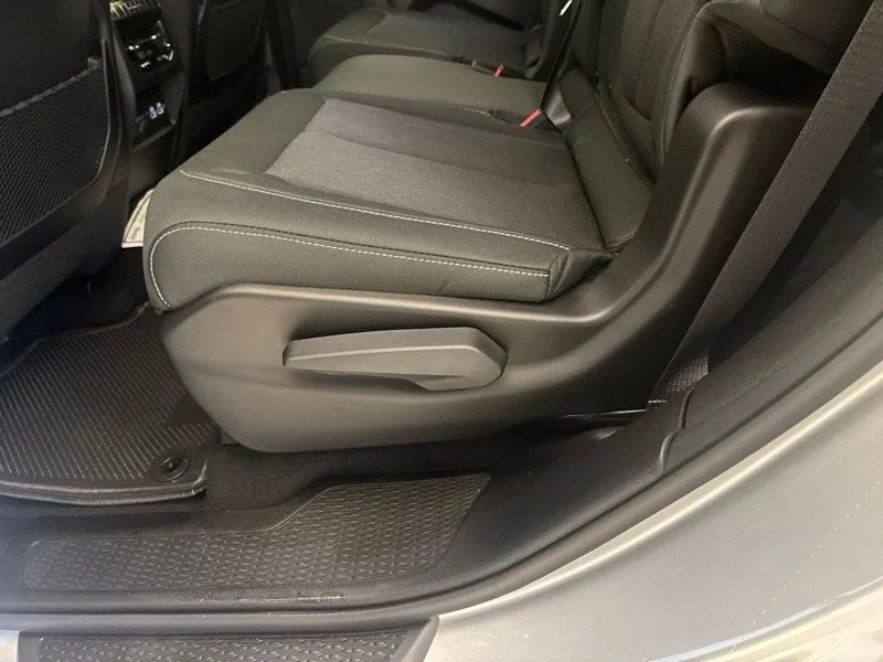 New 2026 Silver Zynith Exterior Paint Jeep Laredo X image 19