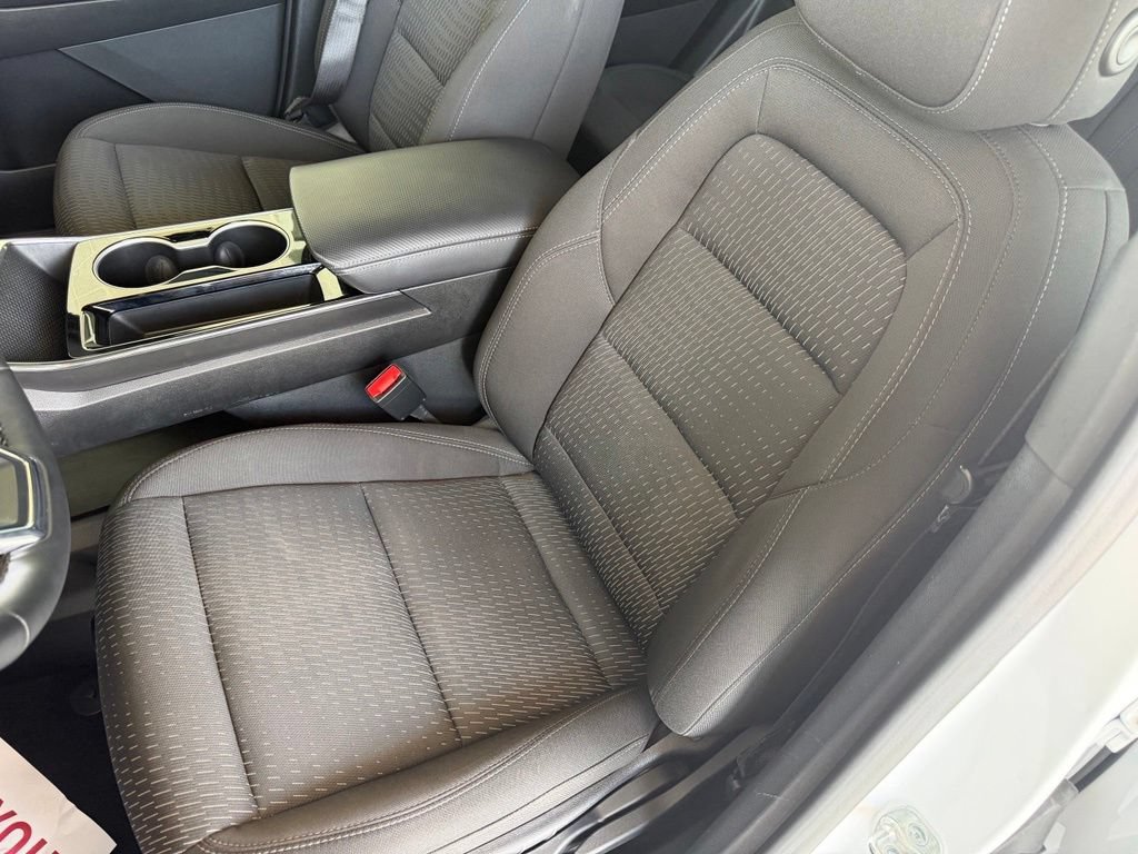 Used 2025 Summit White Chevrolet LT image 18