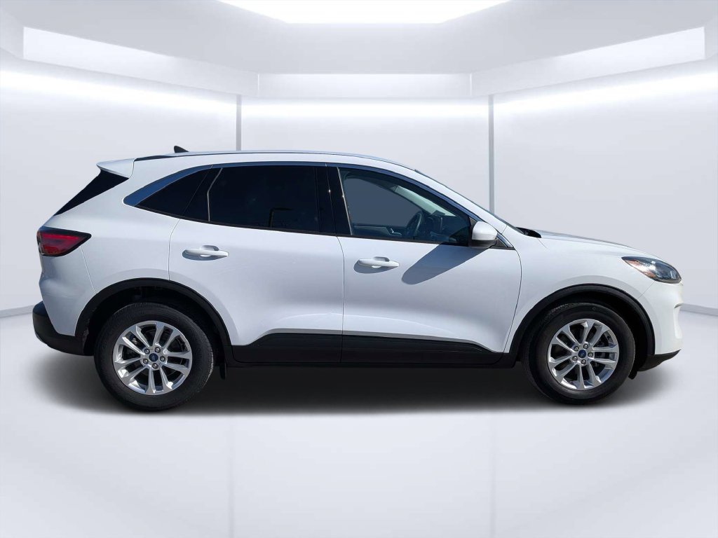 Used 2021 White Ford SE image 2