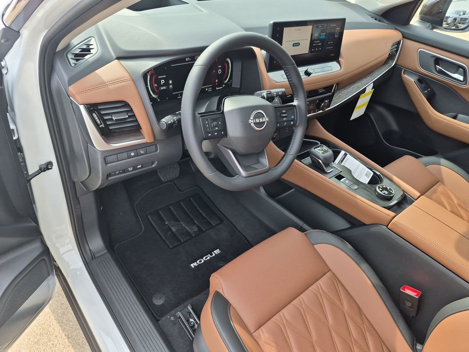 New 2026 Everest White Pearl TriCoat / Super Black Two-tone Nissan Platinum image 13