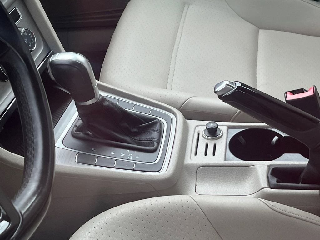 Used 2015 Blue Volkswagen TDI S 4-Door image 6
