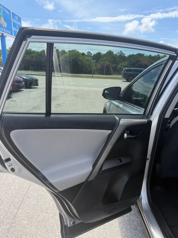 Used 2016  Toyota XLE image 11