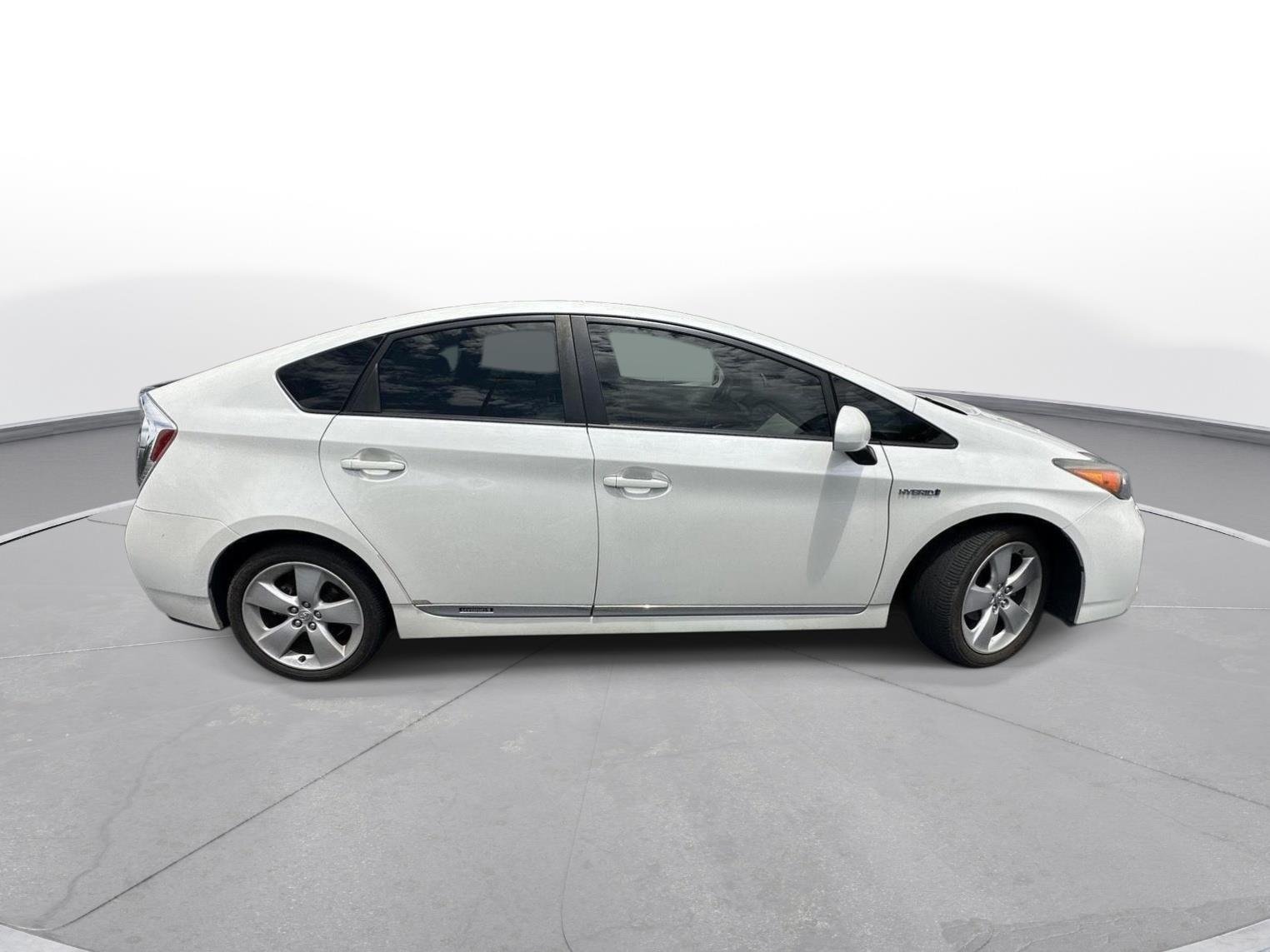 Used 2013 Blizzard Pearl Toyota Five image 5