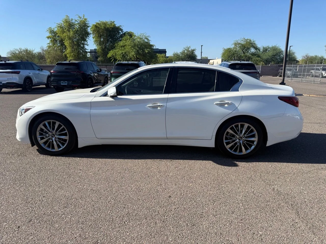 Used 2024 Majestic White INFINITI Luxe image 8