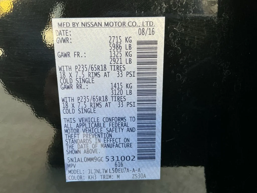 Used 2016 Black INFINITI Base image 25