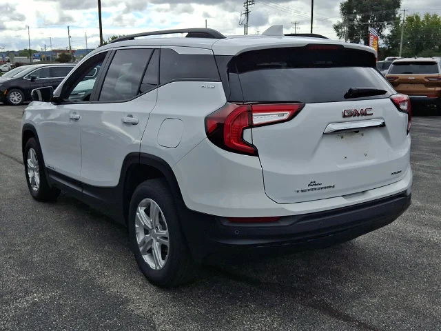 Used 2024 White GMC SLE image 4