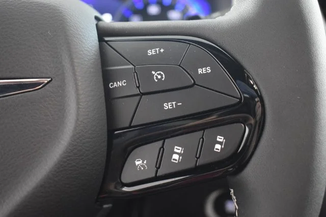 New 2026 Diamond Black Crystal Pearl-Coat Exterior Paint Chrysler Select image 25