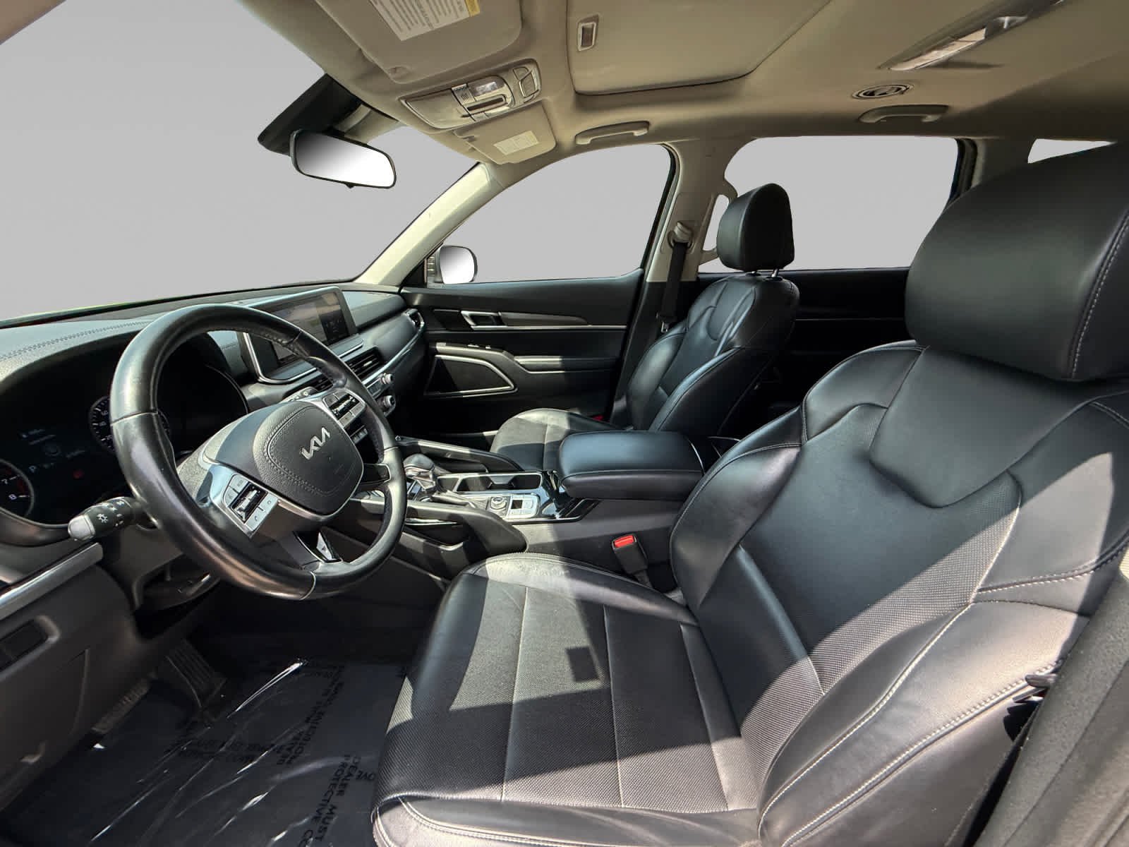 Used 2022 Dark Moss Kia S image 11