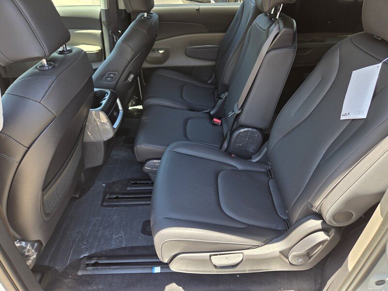 New 2026 Snow White Pearl Kia EX image 7