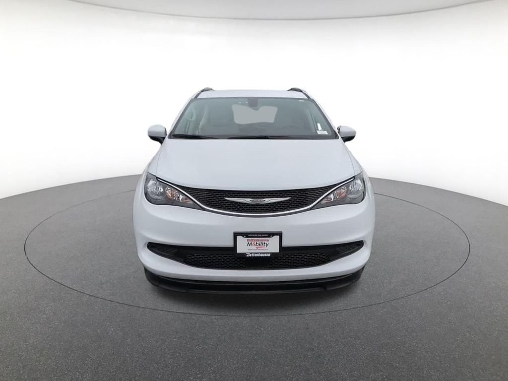 Used 2021 White Chrysler LXI image 13