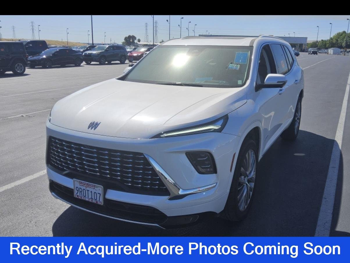 2025 Buick Enclave Avenir AWD's photo