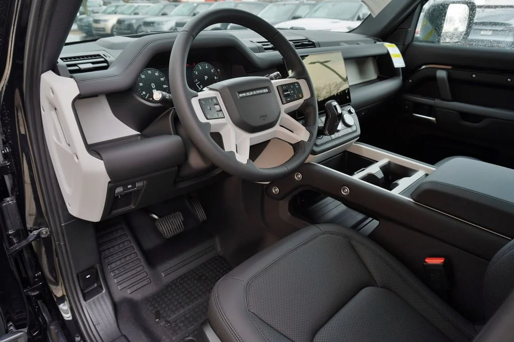 New 2026 Santorini Black Land Rover S image 13