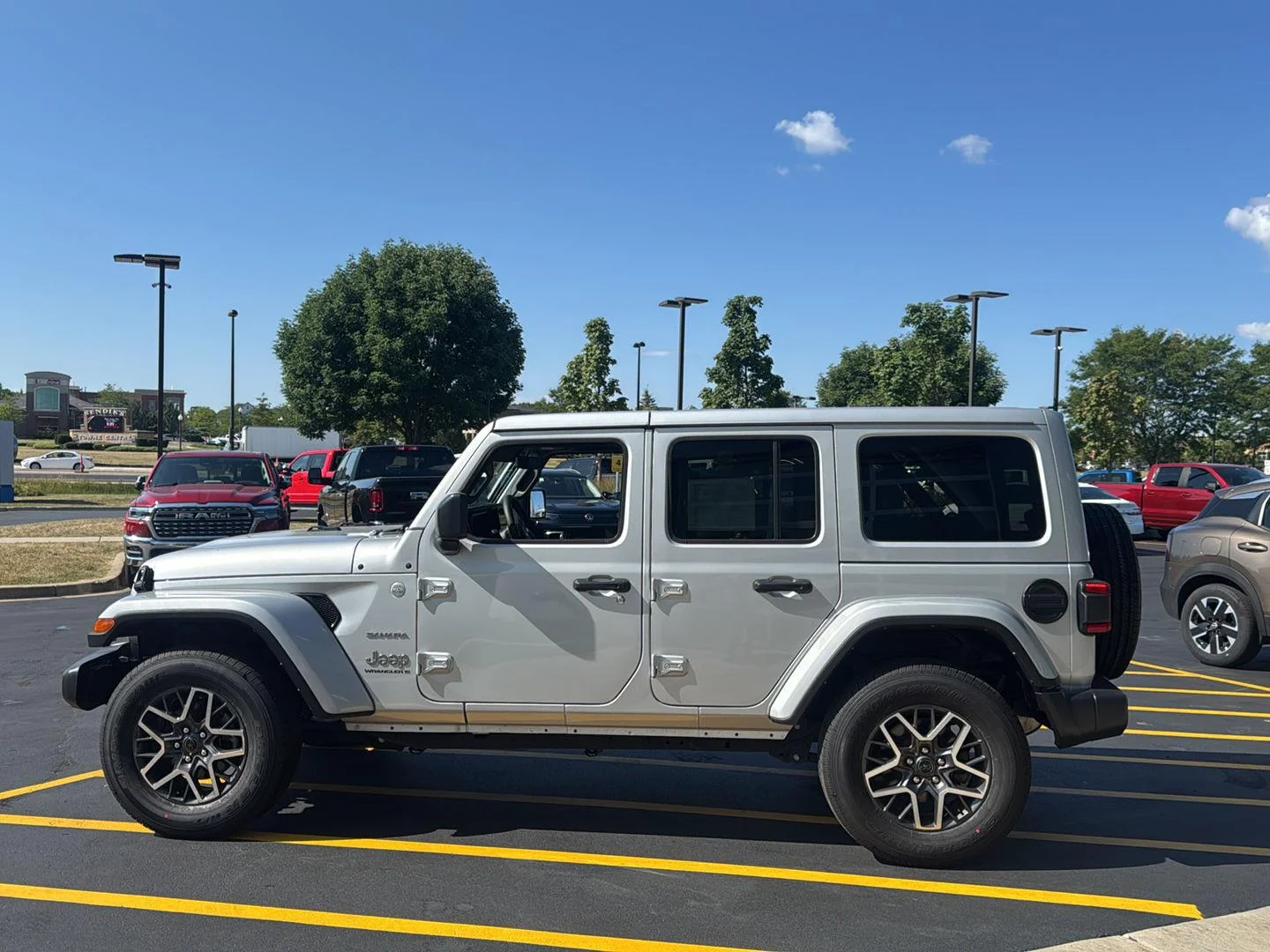 Used 2024 Silver Zynith Clearcoat Jeep Sahara image 5