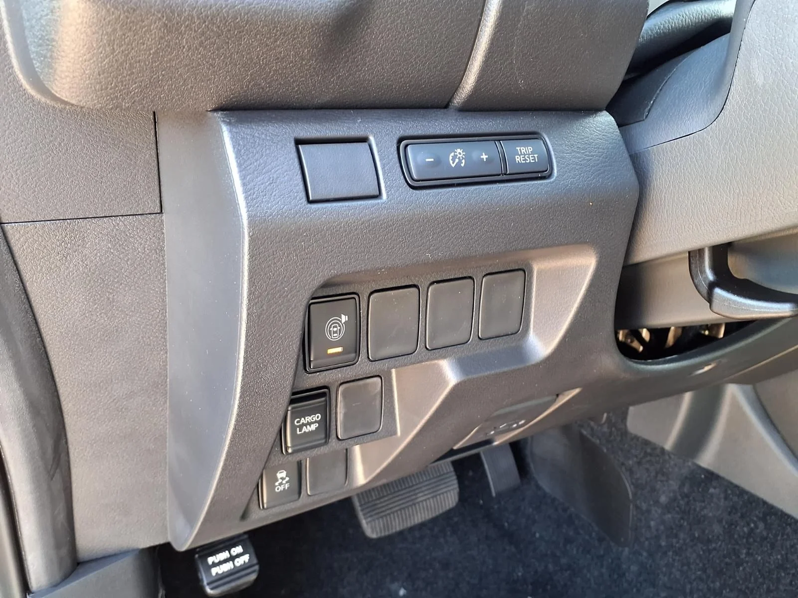 New 2026 Glacier White Nissan Crew Cab SV image 12