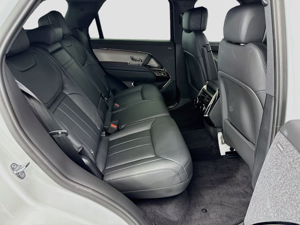 Used 2024 Fuji White Land Rover SE image 20