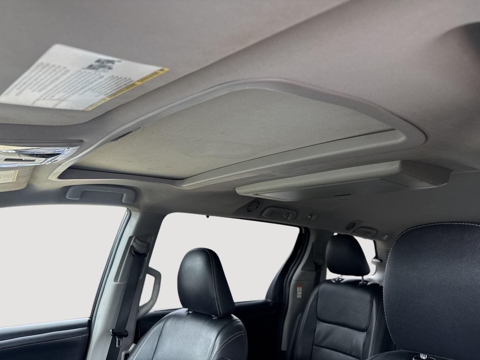 Used 2015 Super White Toyota SE Premium image 4