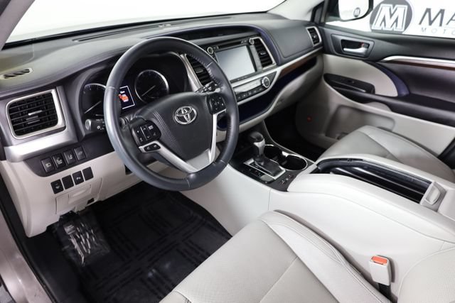 Used 2016 Gray Toyota Limited V6 image 17