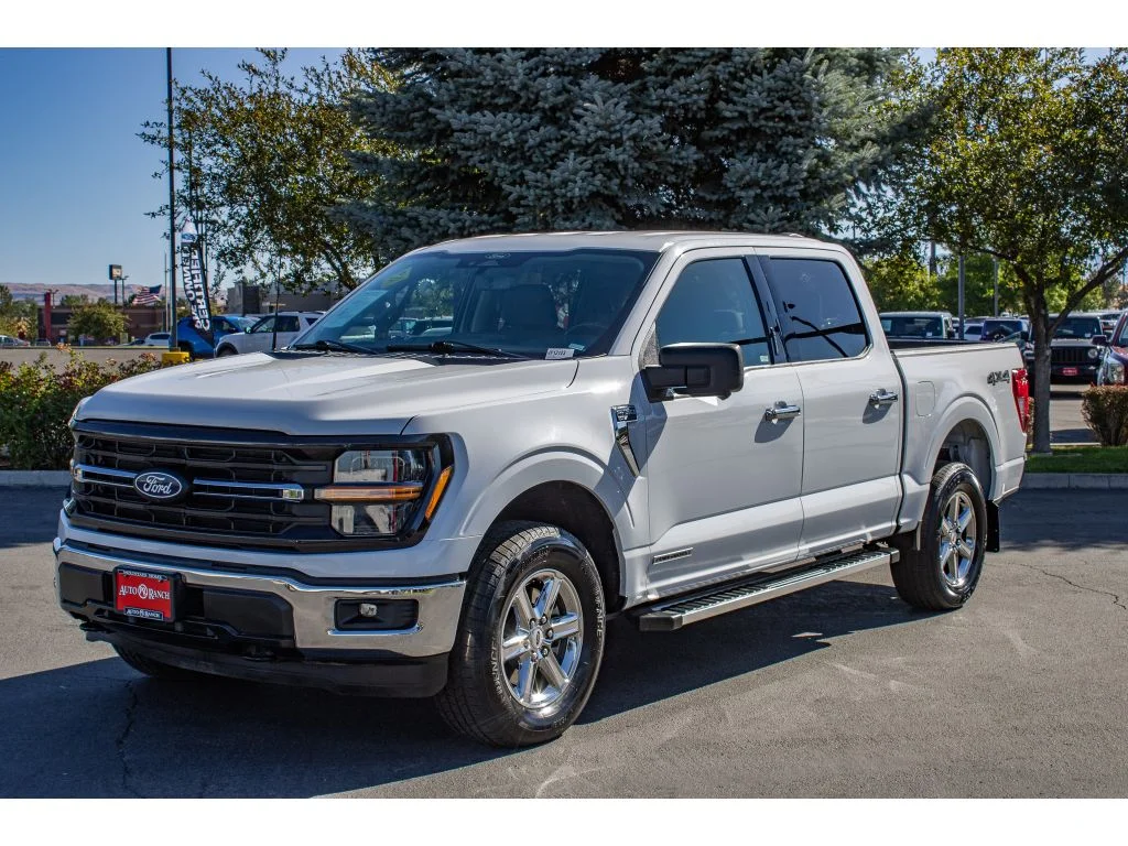 Used 2024 Oxford White Ford XLT image 4