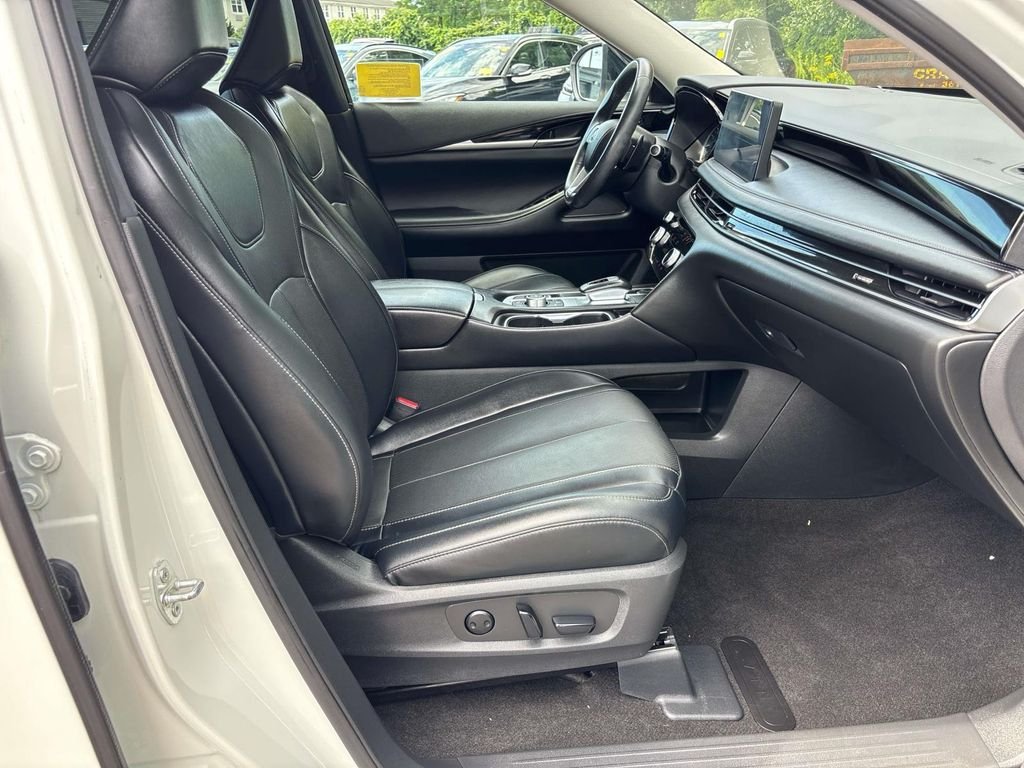 Used 2023 White INFINITI PURE image 21