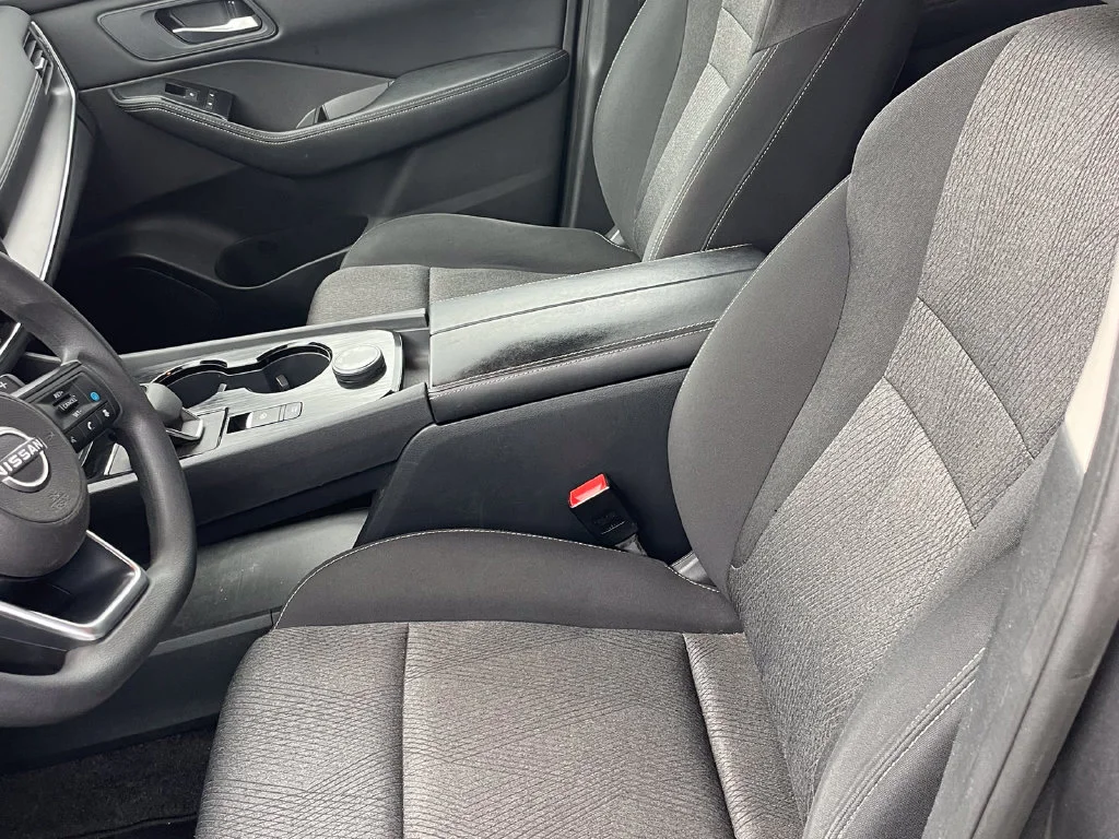 Used 2024 Gray Nissan SV image 9