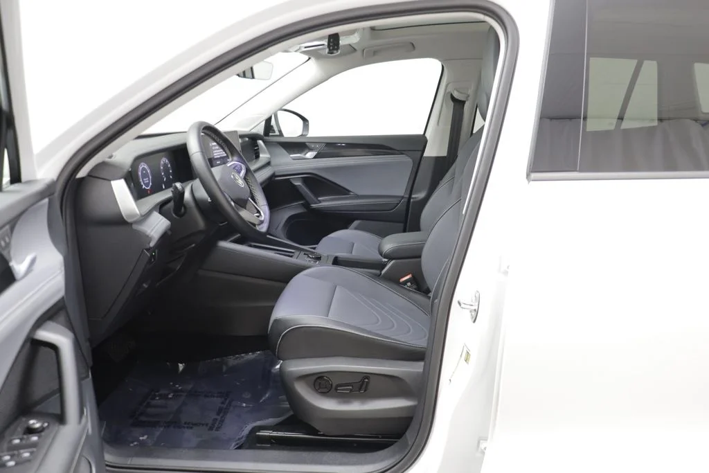 Used 2026 Pure White Volkswagen 2.0T SE image 5