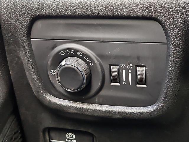 New 2025 Bright White Clear-Coat Exterior Paint Jeep Laredo X image 20
