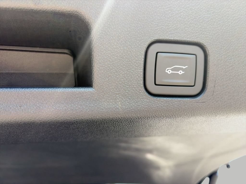 2027 Chevrolet Traverse LT - Photo 8