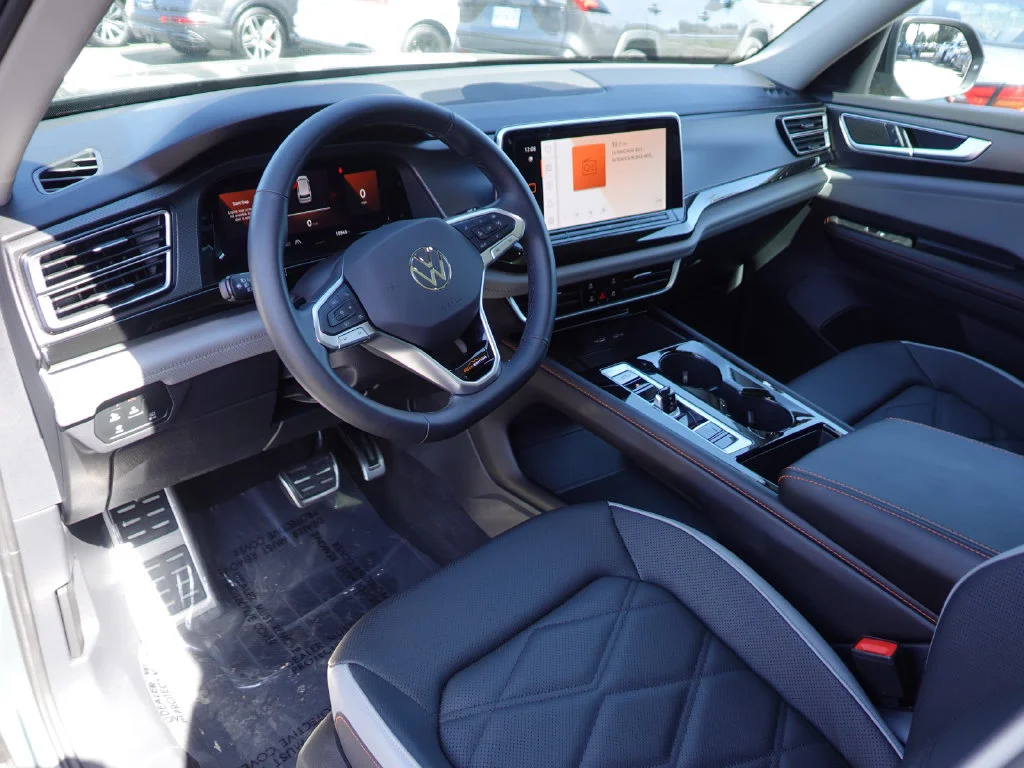 Used 2026 Green Pearl Volkswagen Peak Edition image 11