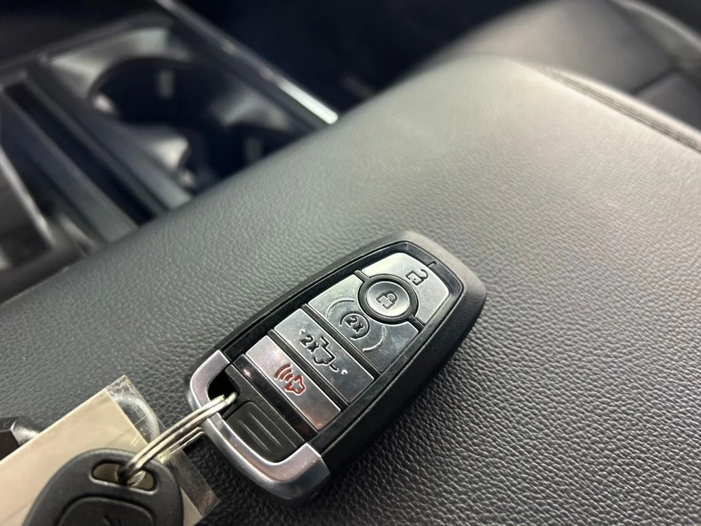 Used 2025 Silver Ford Lariat image 23