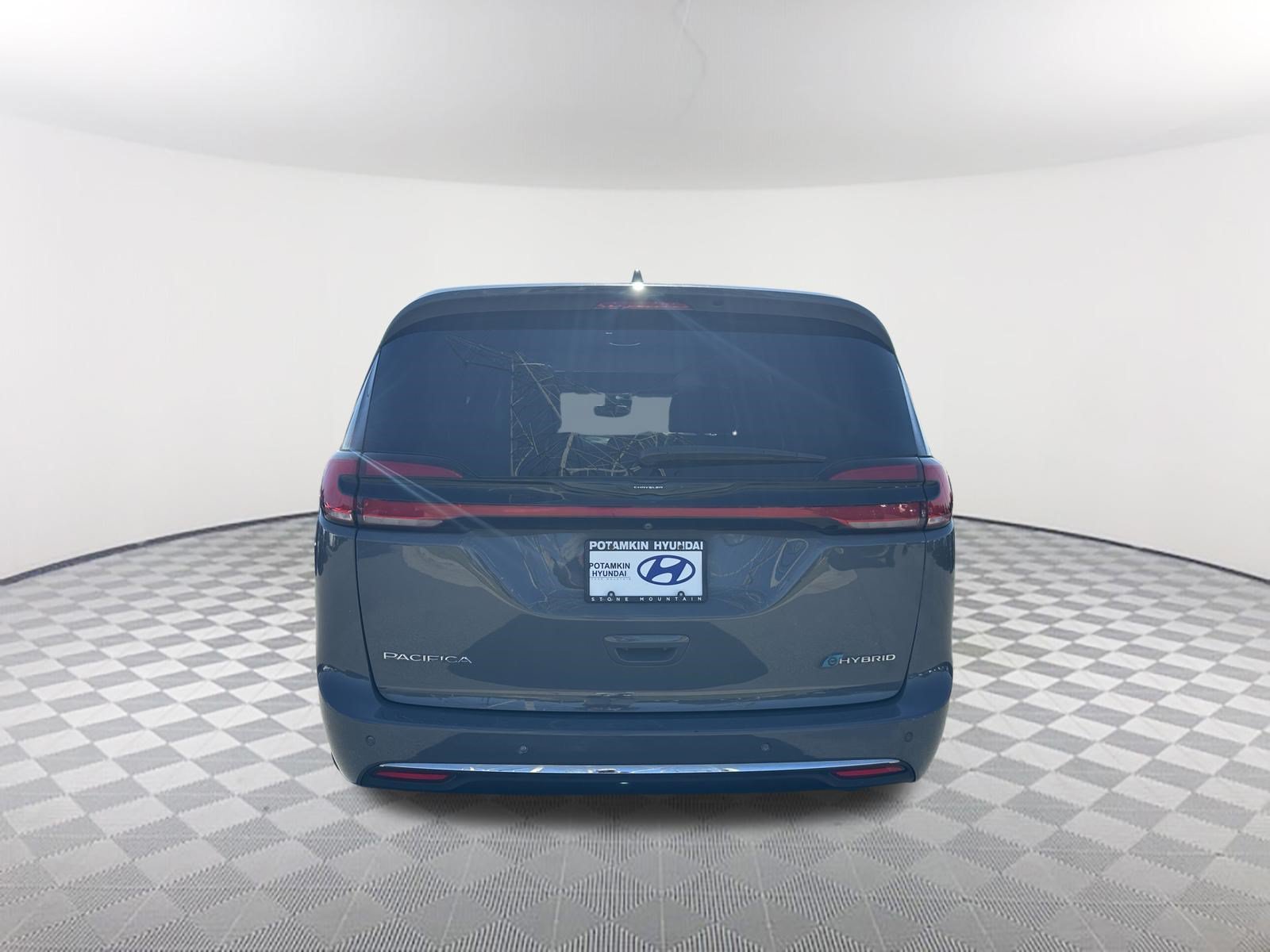 Used 2021 Ceramic Gray Clearcoat Chrysler Hybrid Limited image 6