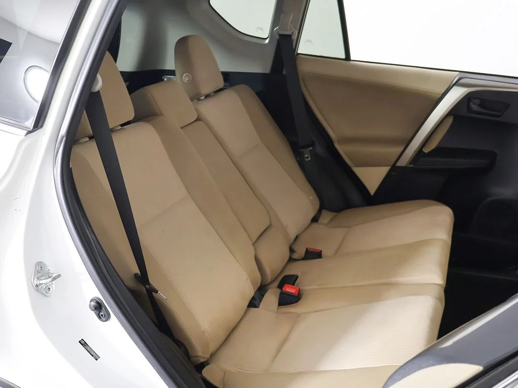 Used 2013 White Toyota LE image 23