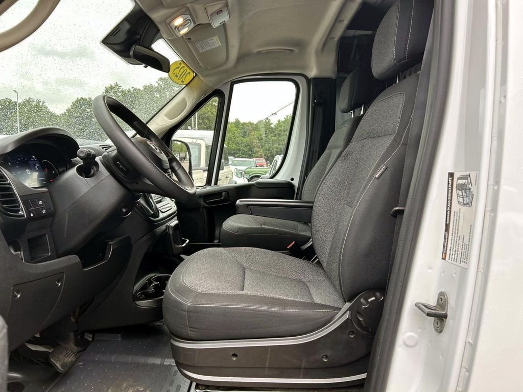 Used 2025 White Ram  image 13